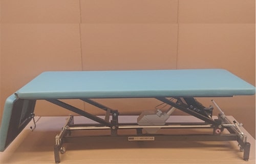 Стационарный массажный стол Fysiotech Medistar H-1 63 см, зелёный/рама серая, отверстие/заглушка, ножной привод